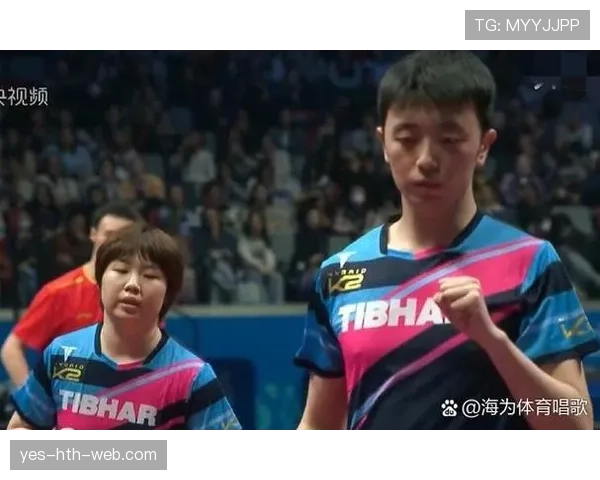 李诗沣训练完直接瘫在场边啃蛋白棒，这自律我真学不来